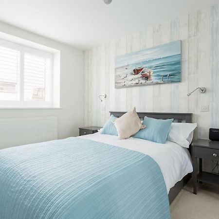 Stunning 2 Bed Apartment, Fabulous Sea View & 2 Minutes To Beach With Parking Bournemouth Exteriör bild