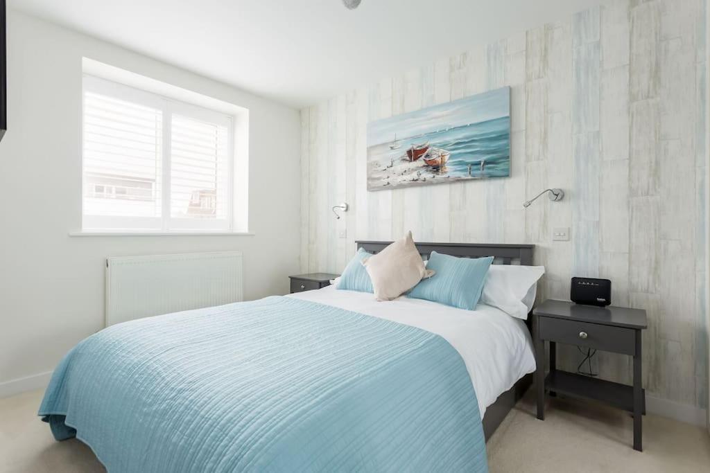 Stunning 2 Bed Apartment, Fabulous Sea View & 2 Minutes To Beach With Parking Bournemouth Exteriör bild
