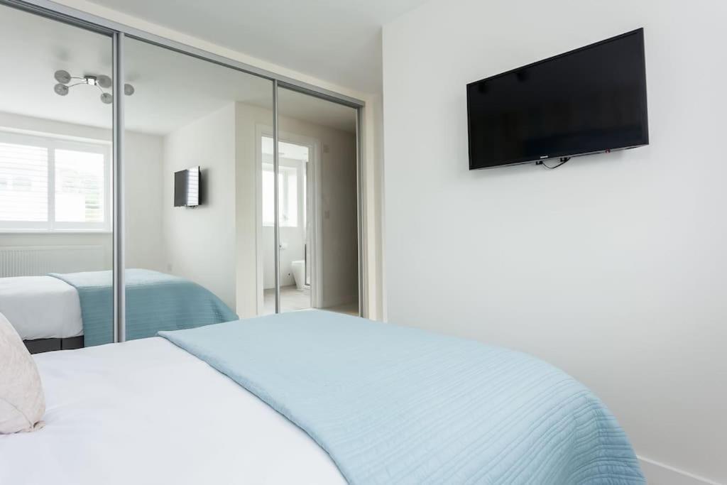 Stunning 2 Bed Apartment, Fabulous Sea View & 2 Minutes To Beach With Parking Bournemouth Exteriör bild