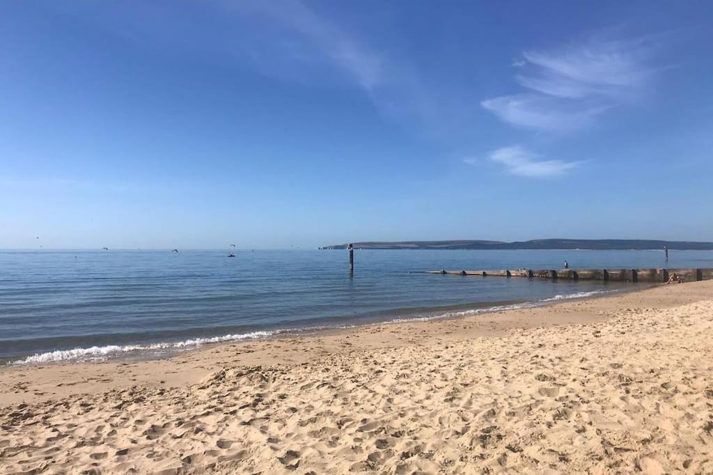 Stunning 2 Bed Apartment, Fabulous Sea View & 2 Minutes To Beach With Parking Bournemouth Exteriör bild