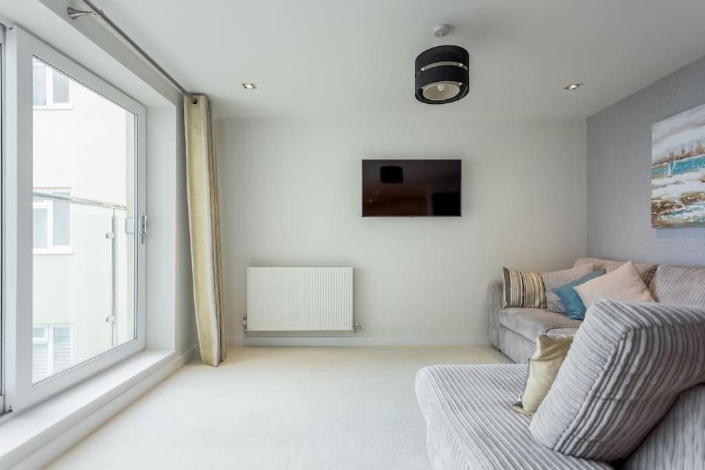 Stunning 2 Bed Apartment, Fabulous Sea View & 2 Minutes To Beach With Parking Bournemouth Exteriör bild
