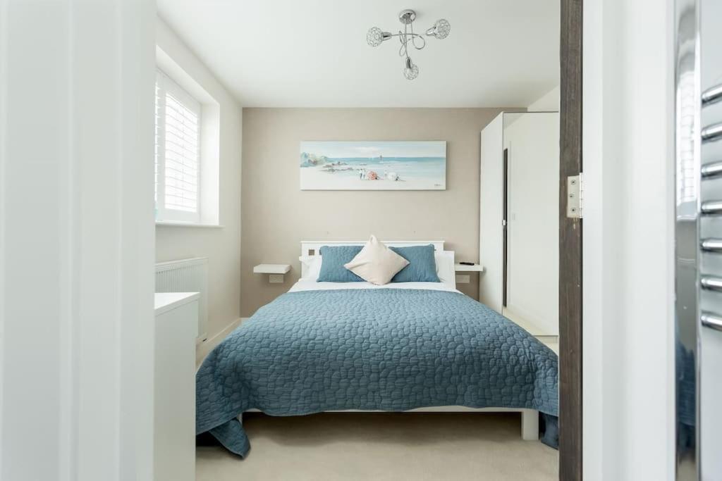 Stunning 2 Bed Apartment, Fabulous Sea View & 2 Minutes To Beach With Parking Bournemouth Exteriör bild